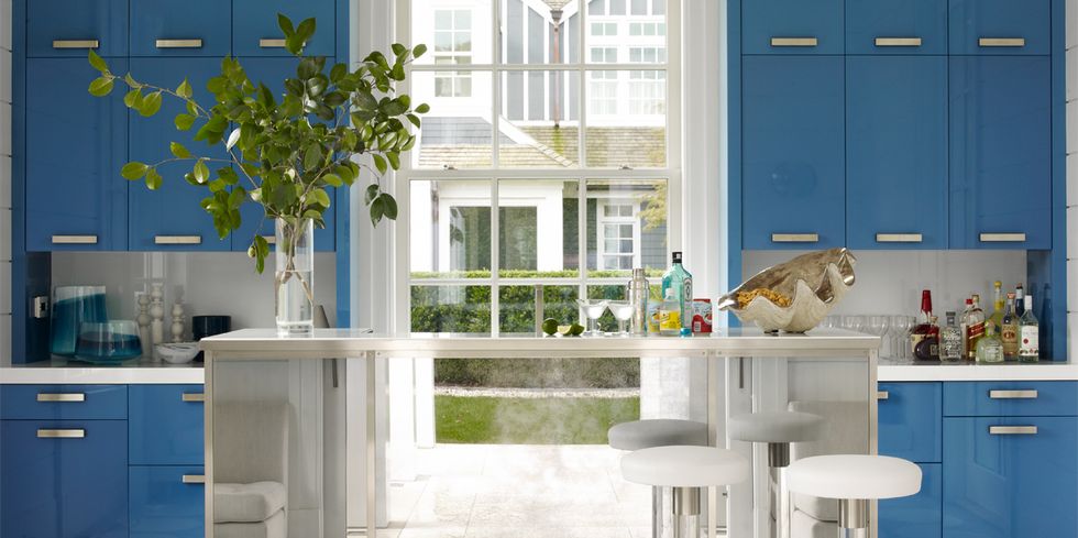 Ý tưởng kết hợp các gam màu tủ bếp và mặt đá bếp trắng độc đáo