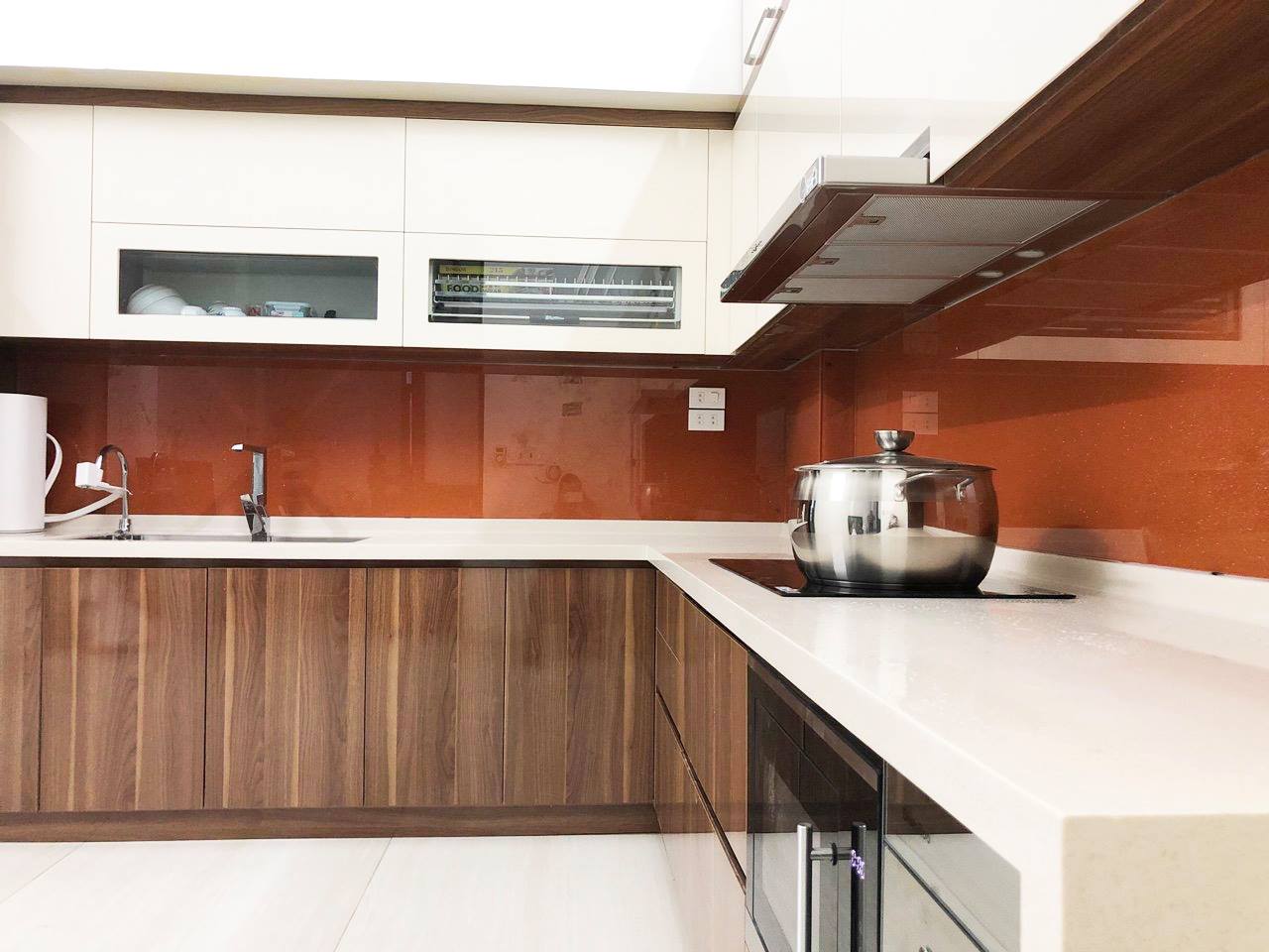 Lựa chọn đá bếp màu trắng chống ngấm tốt